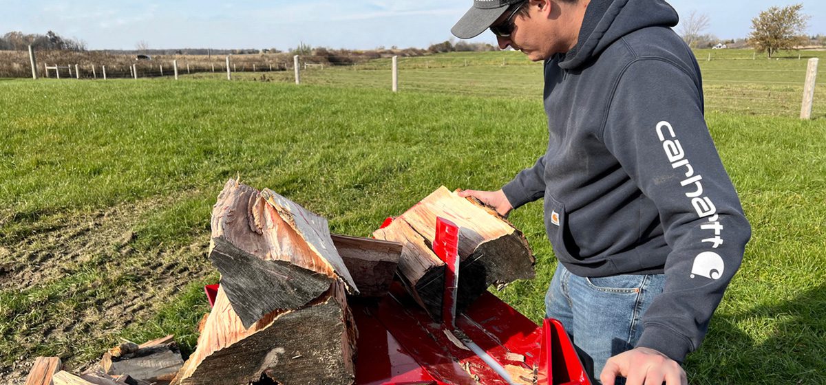 3203 log splitter in use