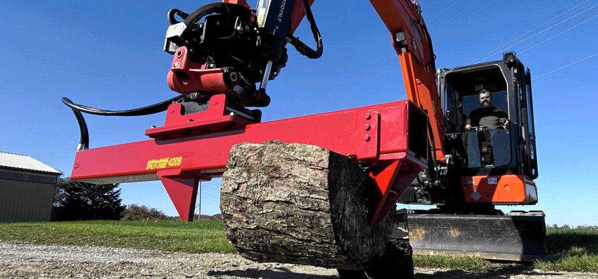 4209-excavator-log-splitter-in-action