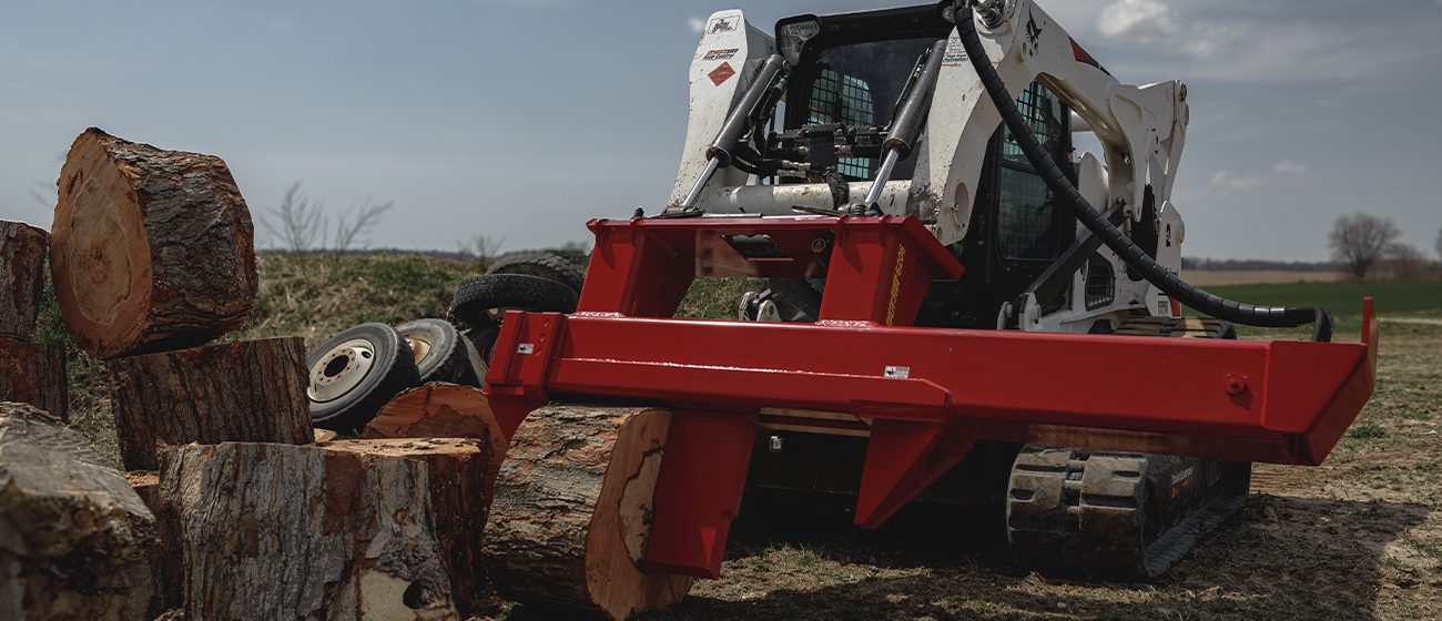 split-fire 6206 skid steer log splitter grabbing a large log